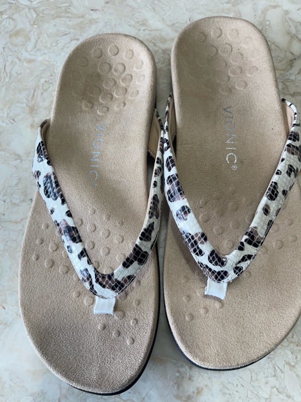 Vionic Women's Flip Flops with Snake-Print Straps Sz 9